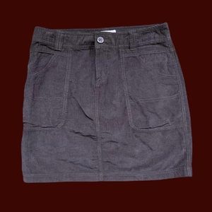 COLUMBIA GREEN CORDUROY SKIRT. SIZE 6.